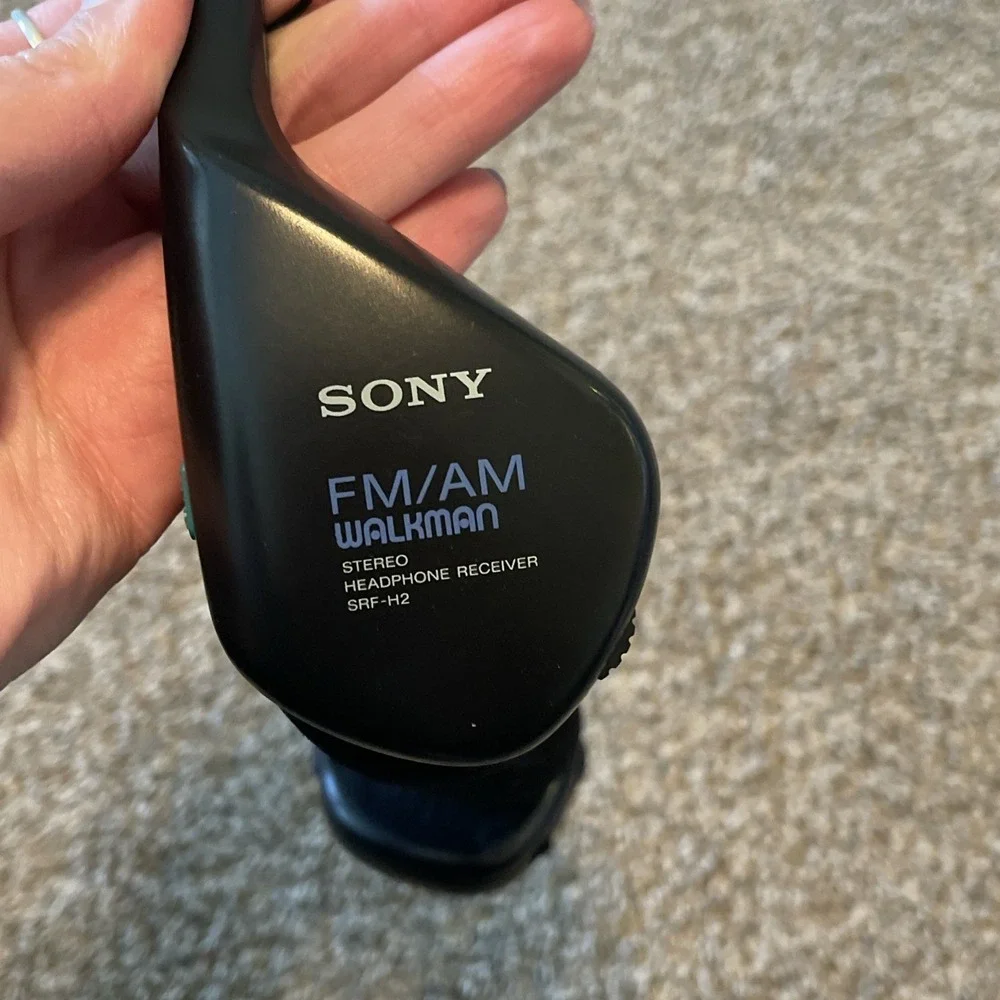Vintage SONY Walkman SRF-H2 AM/FM Portable Radio Headset Stereo Receiver Tested